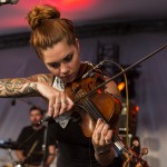 la violoniste de MAHAUT MONDINO (photo: Pierre Bourgault, Osheaga)