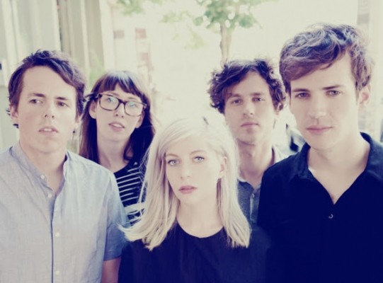 alvvays_2014_new_photo-singer