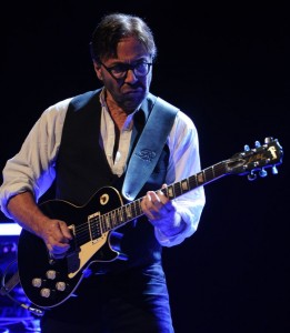 Al DiMeola (photo: Victor Diaz Lamich)