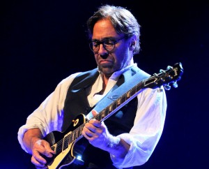 Al DiMeola (photo: Victor Diaz Lamich)