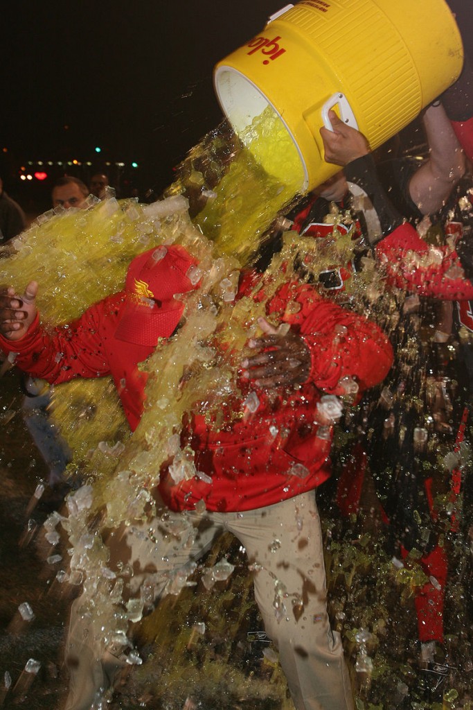 800px-Gatorade_shower