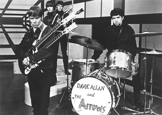 Rock, fuzz et motocyclettes… voici DAVIE ALLAN & THE ARROWS!