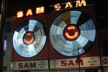 sam_the_record_man_signs_last_night_jamie-from-toronto