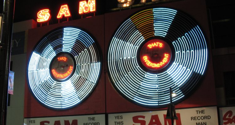 sam_the_record_man_signs_last_night_jamie-from-toronto