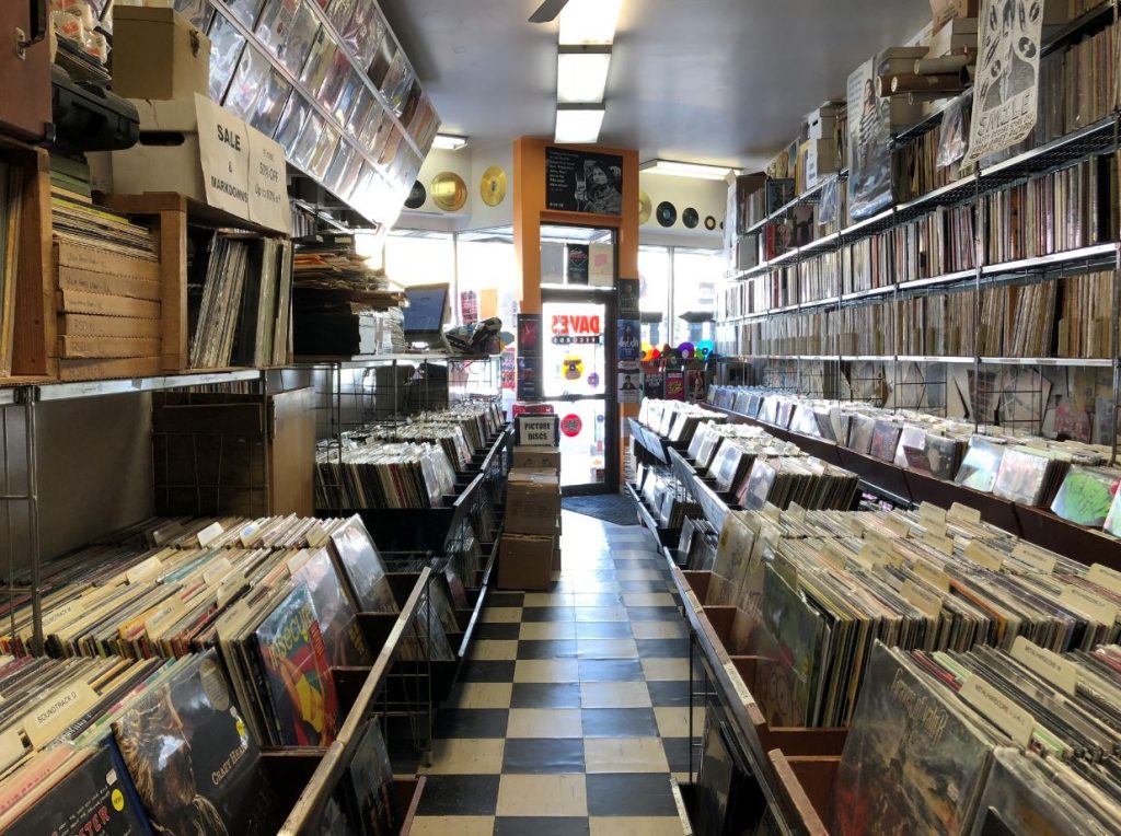 dave's records chicago inside